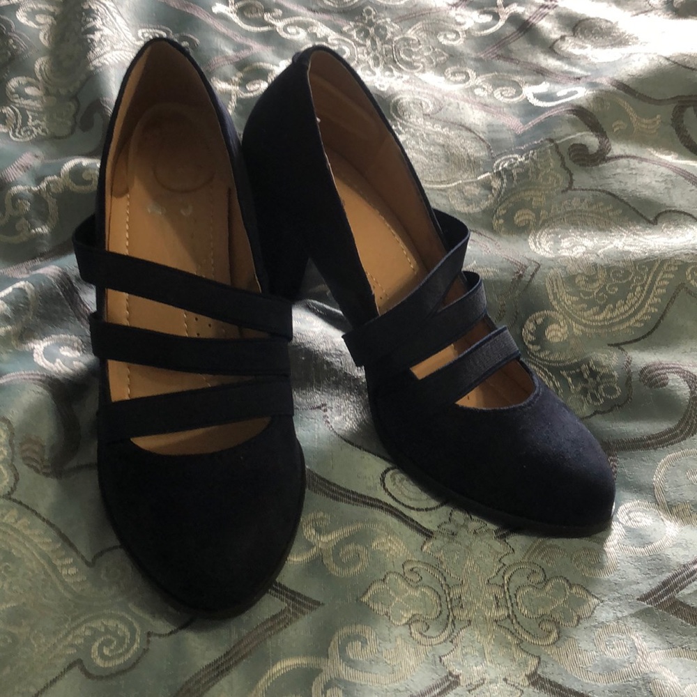 Mary Jane pumps with elastic straps
